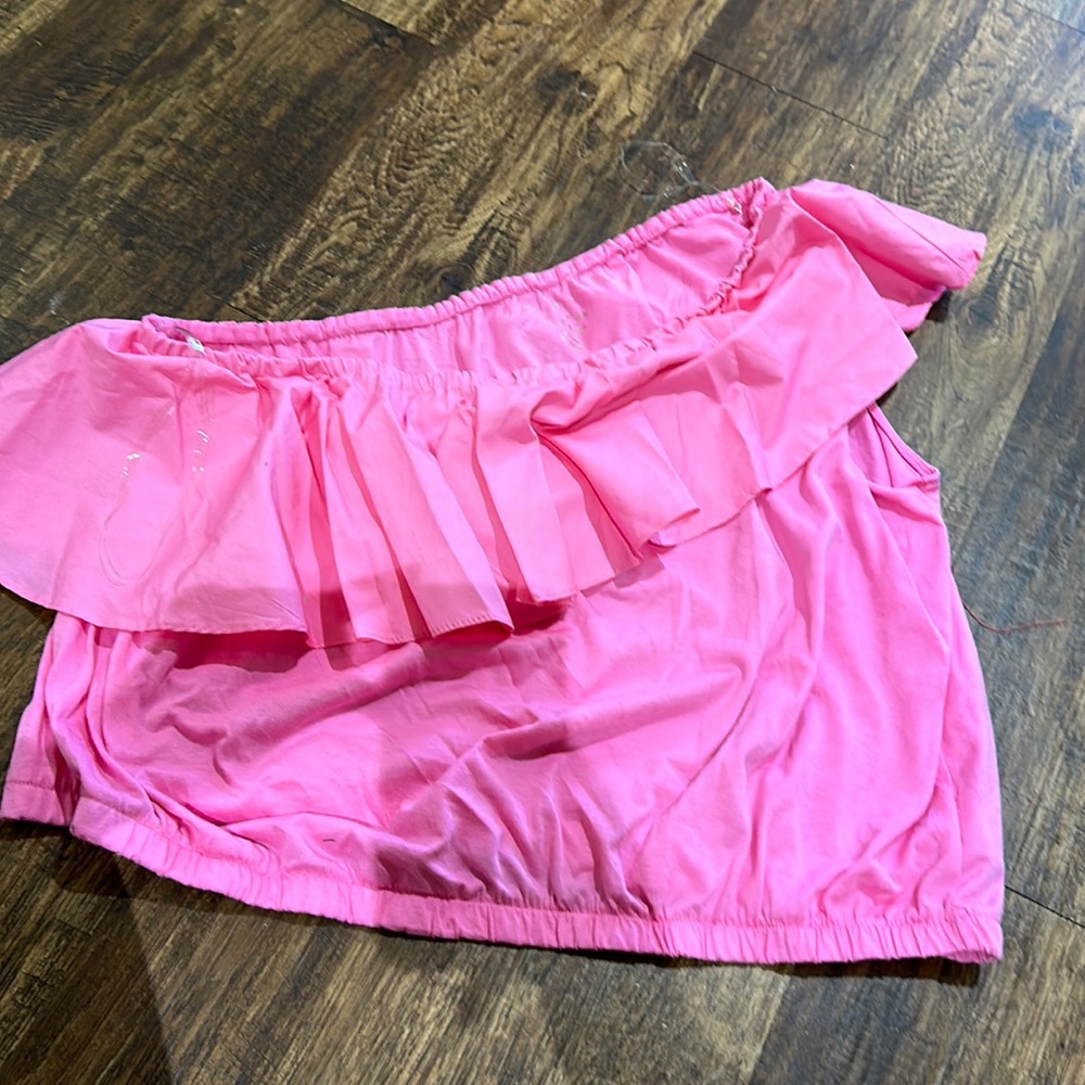 A new day one shoulder pink top. Xxl never worn